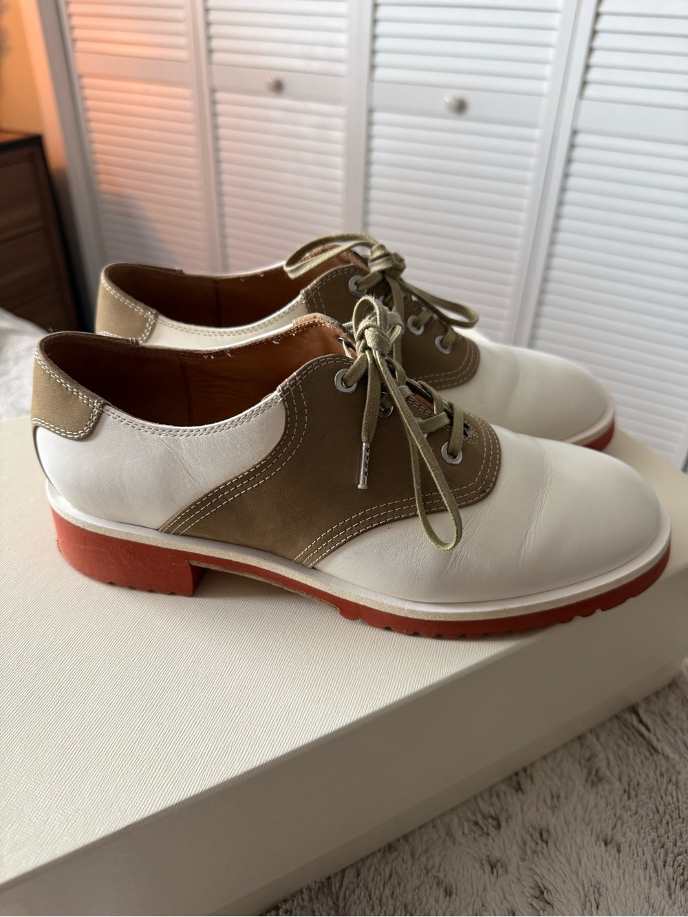 Labucq Women’s Two-Tone White and Tan Lace-Up Oxford Shoes
